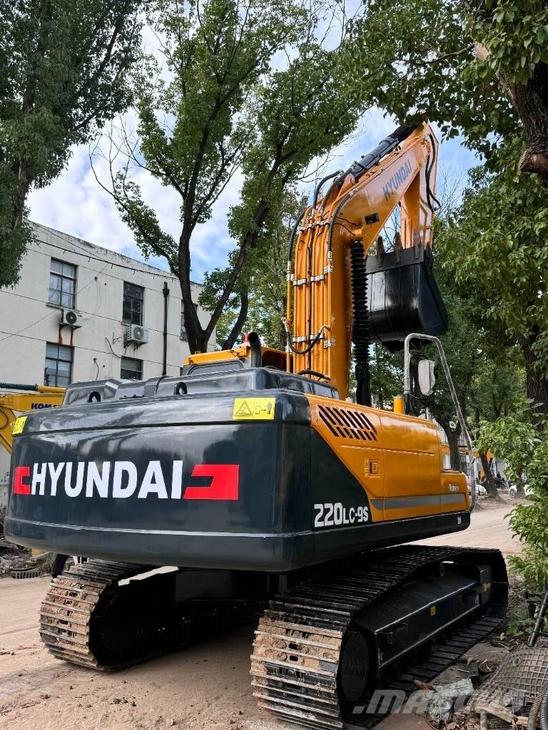 Hyundai 220LC-9S Midi bageri 7t – 12t