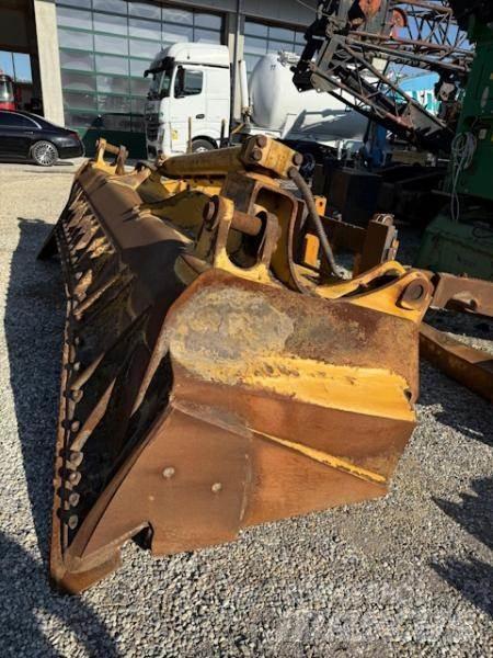 CAT D8T Buldožeri guseničari