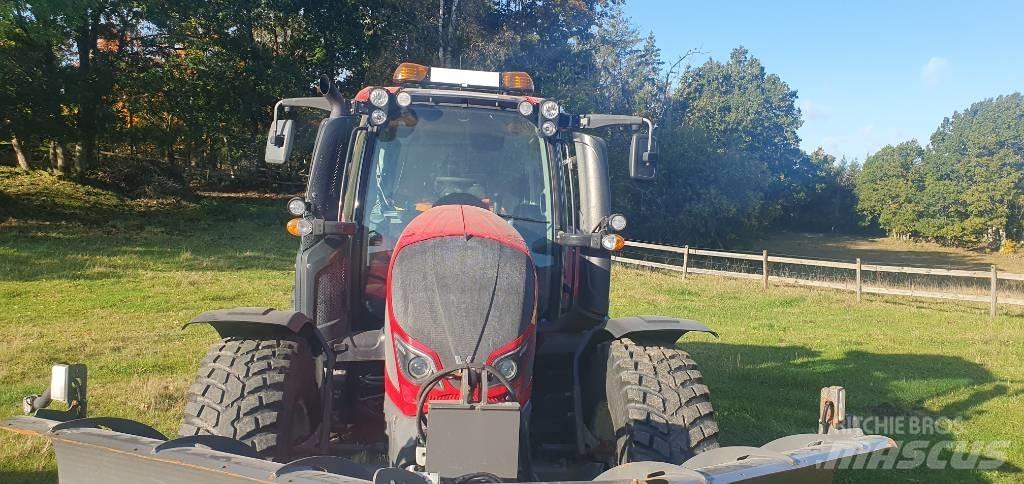 Valtra N114HT5 Traktori
