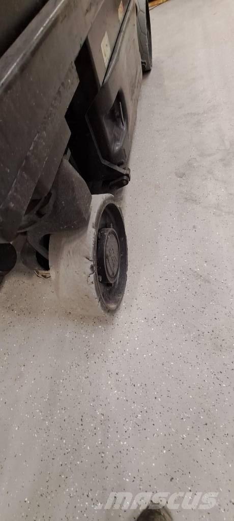 JLG 2630 ES Makazaste platforme