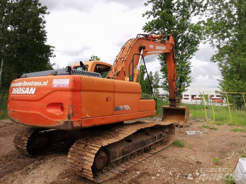 Doosan DX 225 LC Bageri guseničari