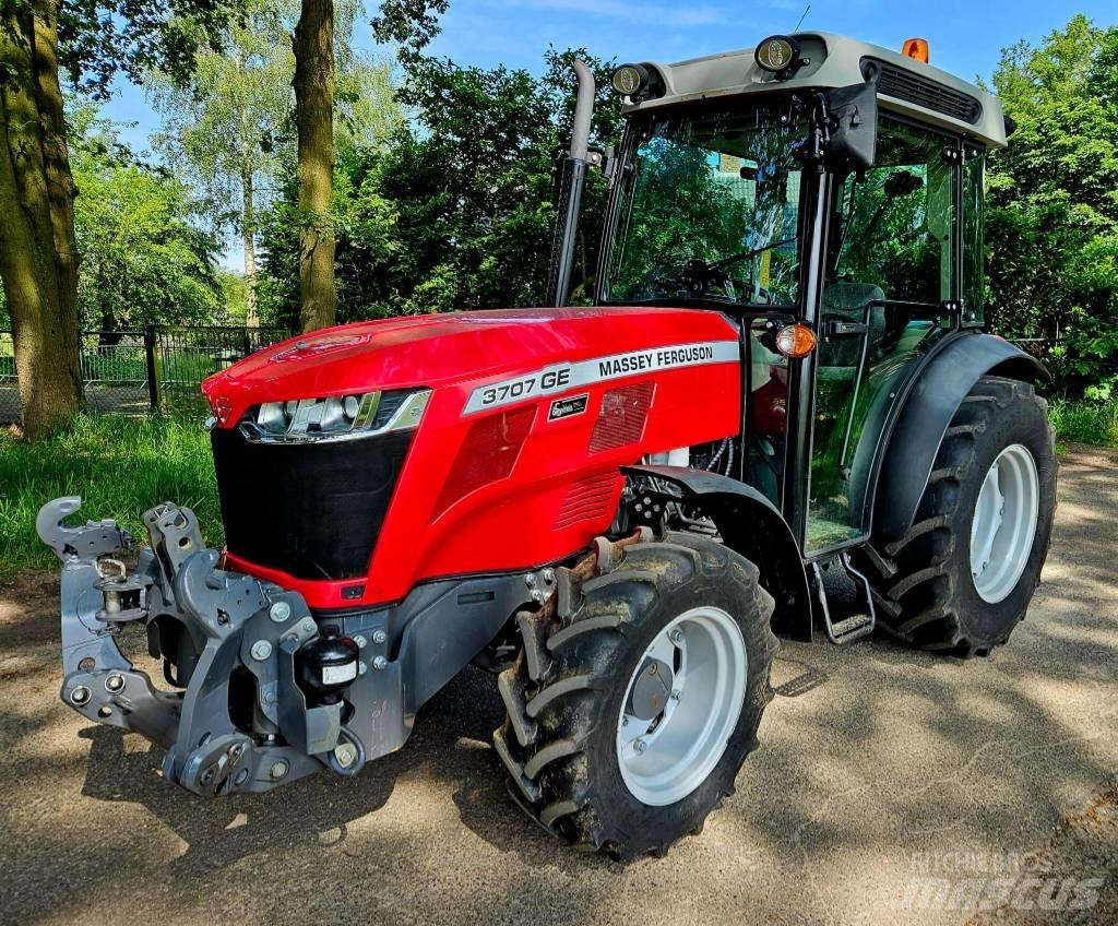 Massey Ferguson 3707 Traktori