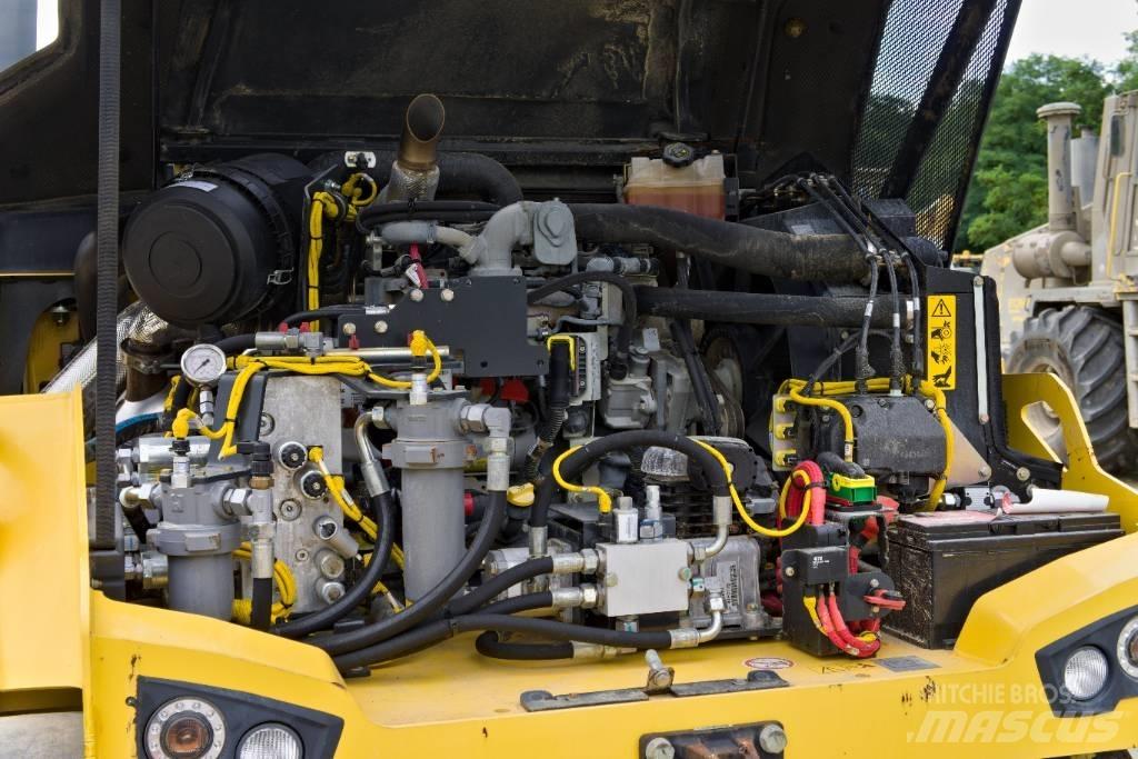 Bomag BW 28 RH Gumeni valjci na točkovima