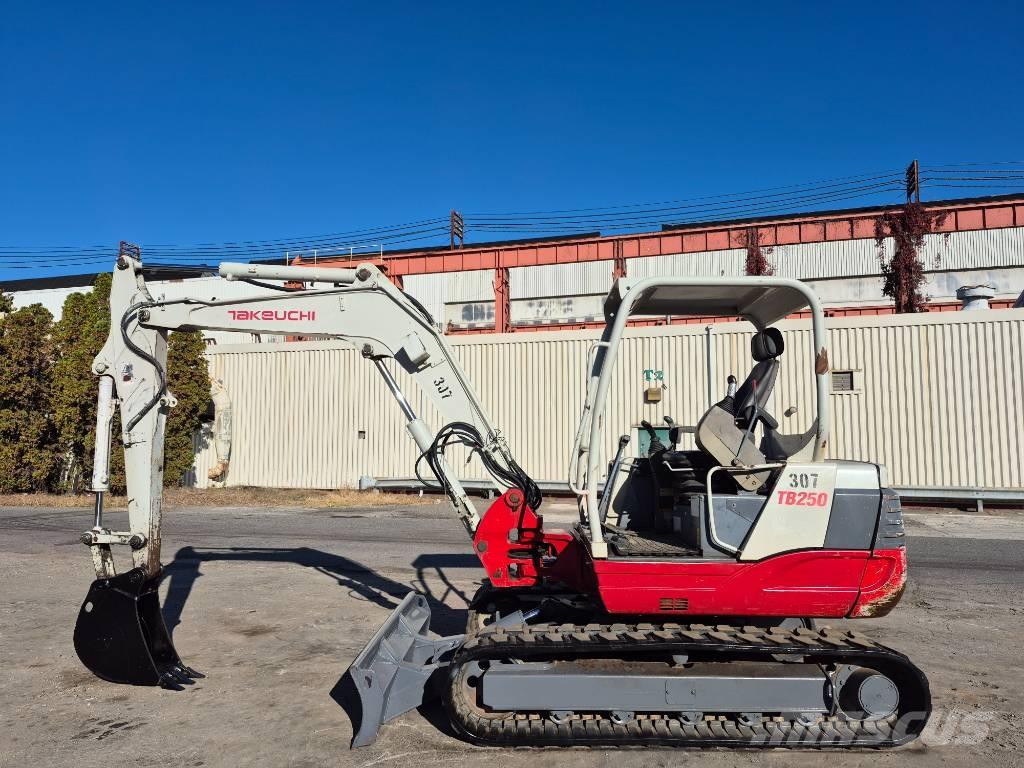 Takeuchi TB 250 Bageri guseničari
