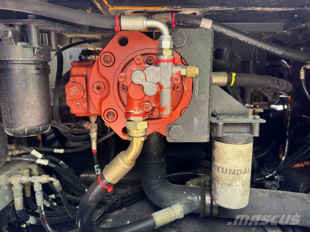 Hyundai HX 260 L Bageri guseničari