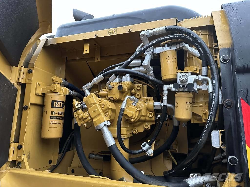 CAT 330D2 Bageri guseničari