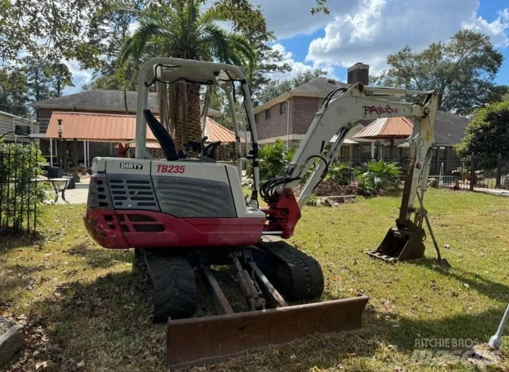 TAKEUCHI TB235 Bageri guseničari