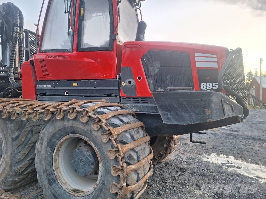 Komatsu 895 Forvarderi
