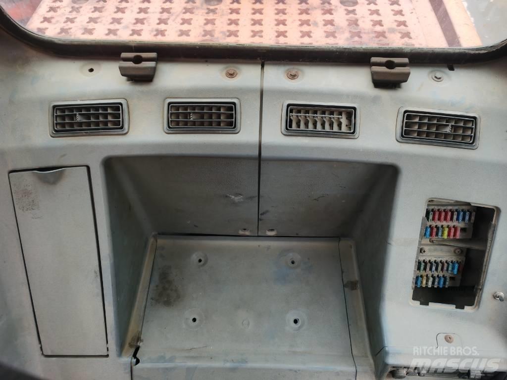 Doosan DX 300 LC--9C Bageri guseničari