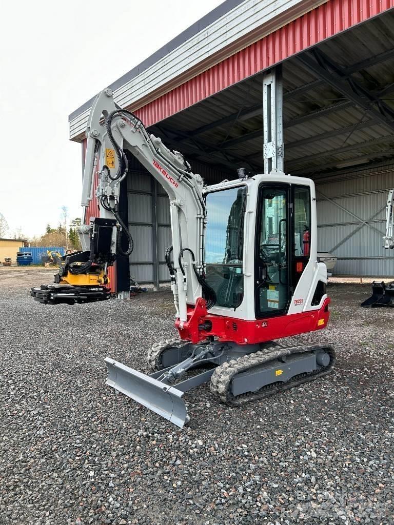 Takeuchi TB225 Mini bageri < 7t