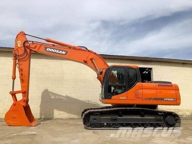 Doosan dx225 Bageri guseničari