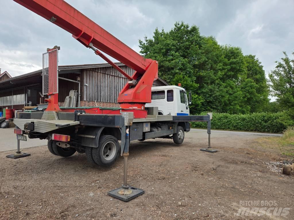 MAN LE 8.140 Auto korpe