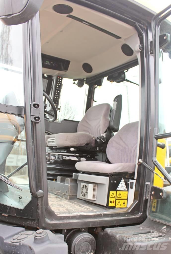JCB Fastrac 4220 Traktori