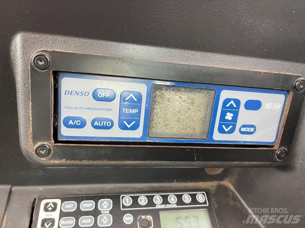 Takeuchi TB 295W Bageri točkaši