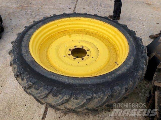  300/95R46 Gume, točkovi i felne
