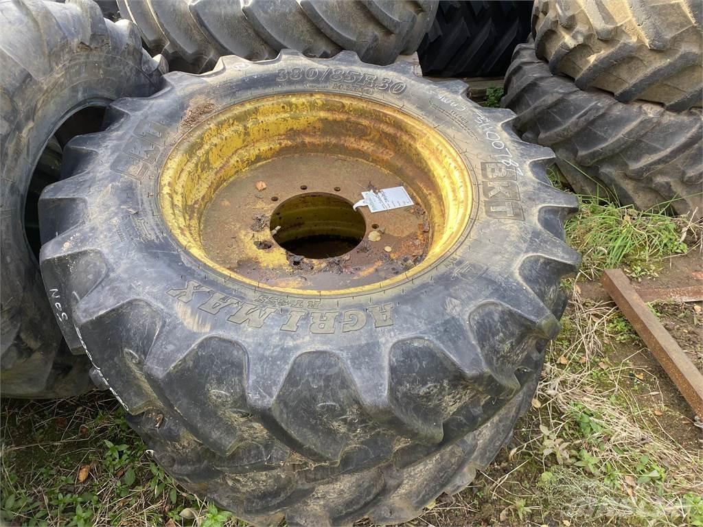  380/85R30 Gume, točkovi i felne