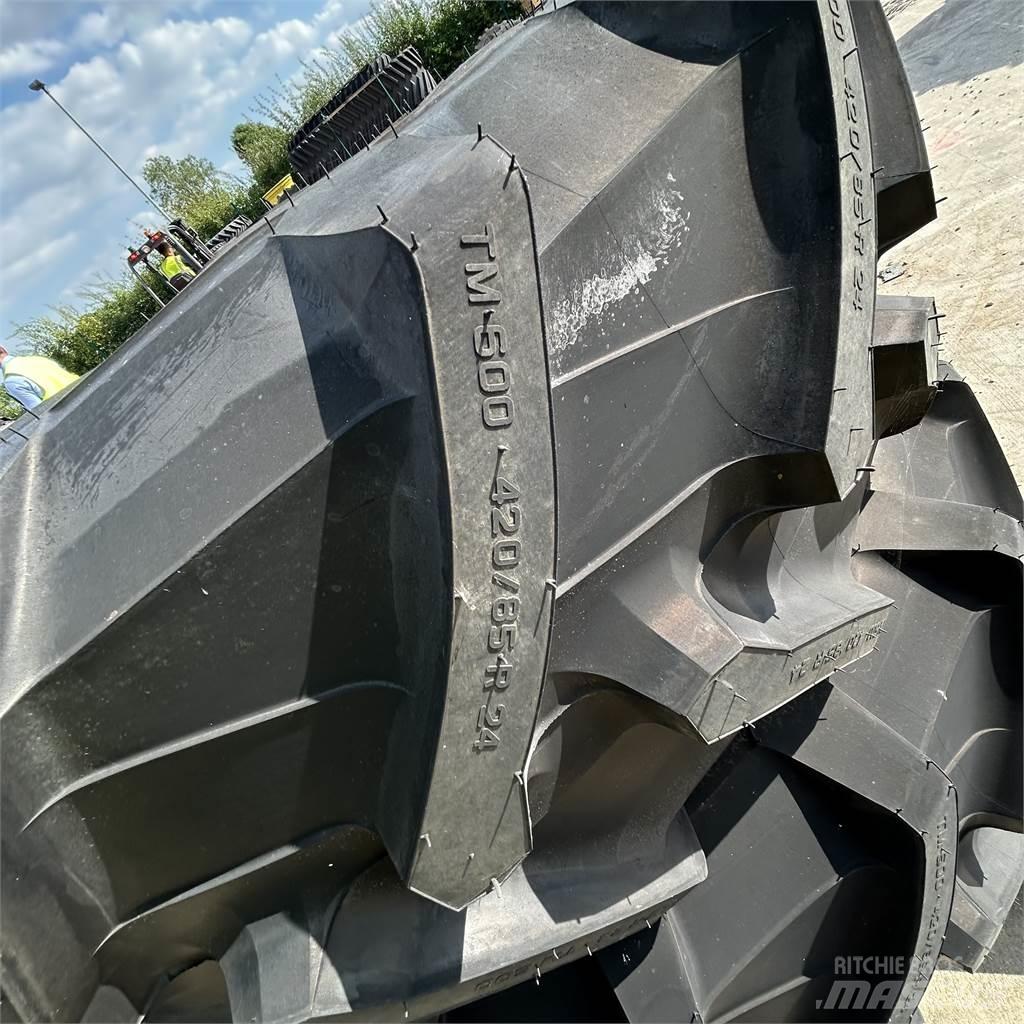  420/85R24 Gume, točkovi i felne