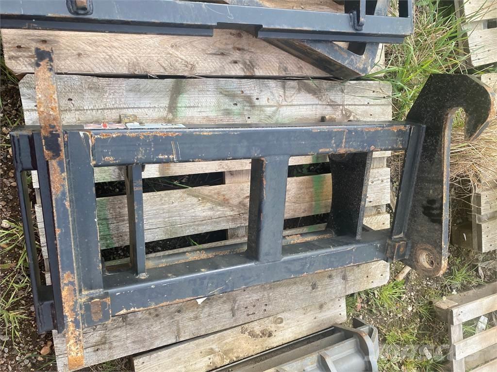  ADAPTOR PLATE Poljoprivredni teleskopski utovarivači