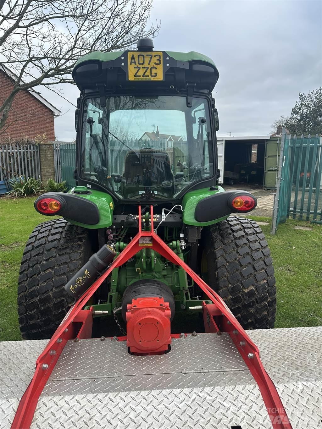 John Deere 4066R Manji traktori