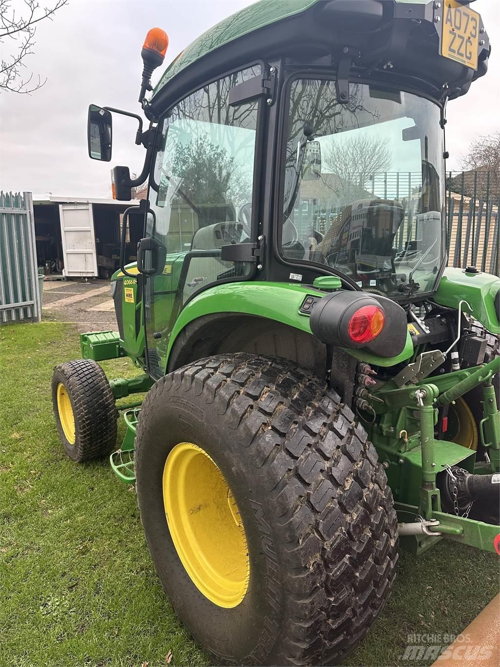 John Deere 4066R Manji traktori