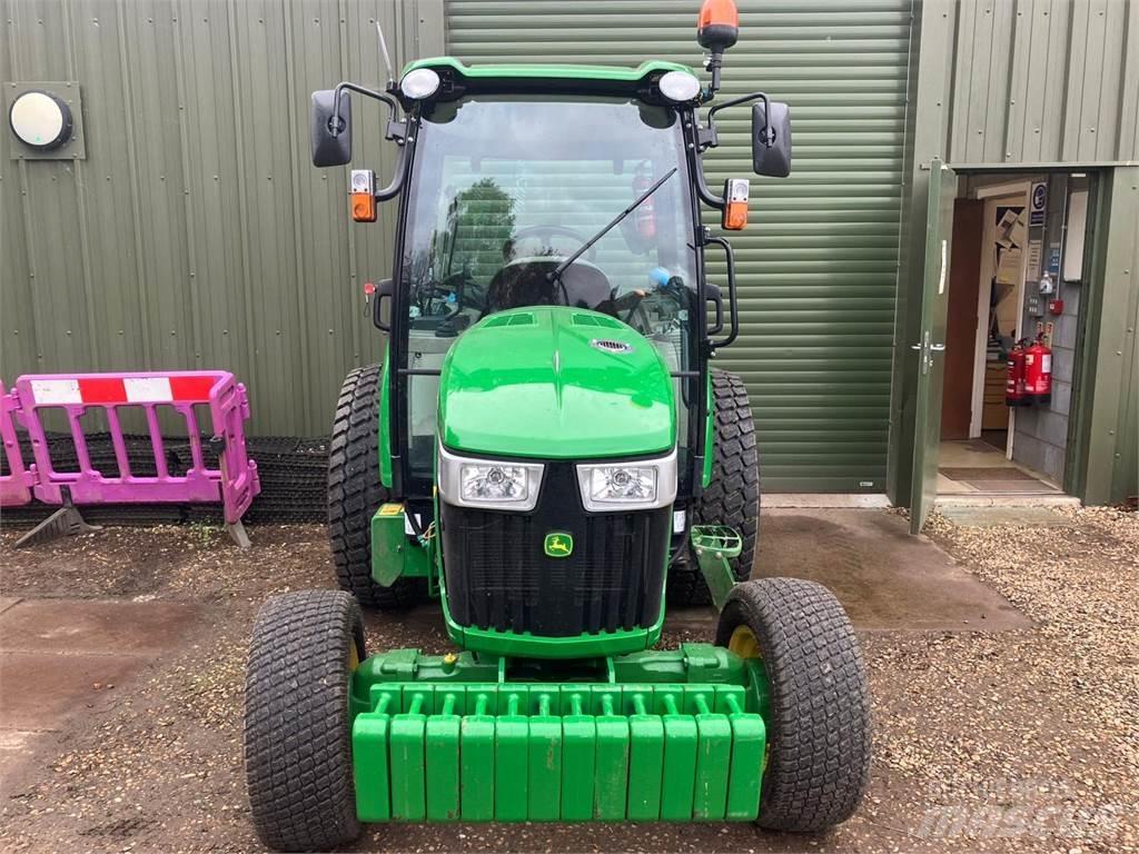 John Deere 4066R Manji traktori