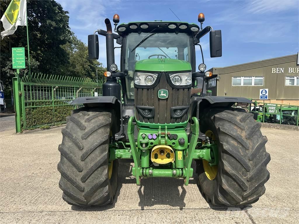 John Deere 6215R Traktori