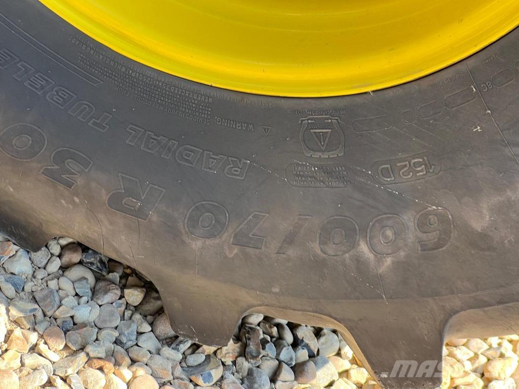 John Deere 6250R Traktori