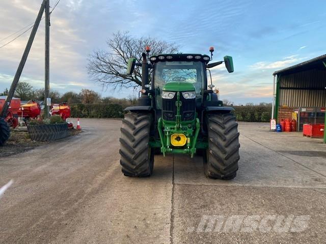 John Deere 6R215 Traktori