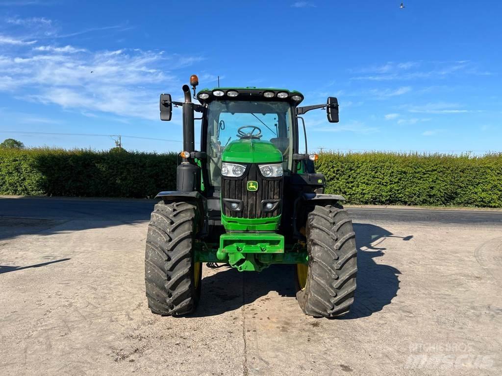 John Deere 6R215 Traktori