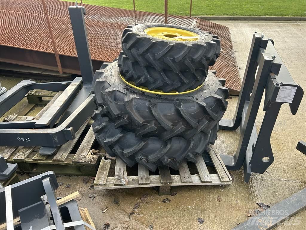 John Deere TYRES Ostale poljoprivredne mašine