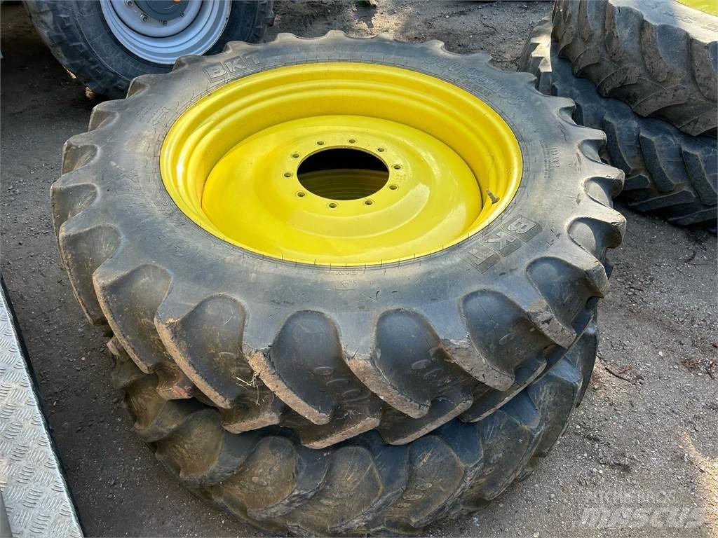 John Deere TYRES Ostale poljoprivredne mašine