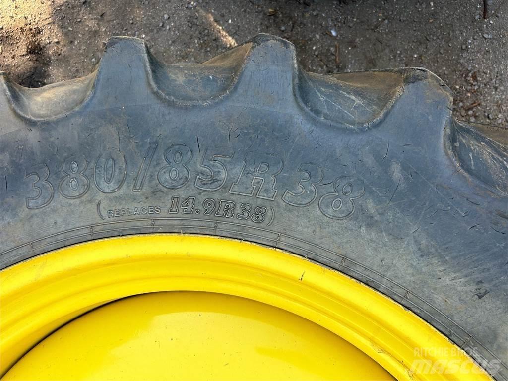 John Deere TYRES Ostale poljoprivredne mašine