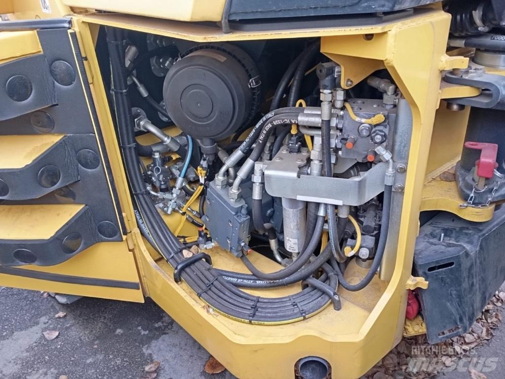 Bomag BW 203 AD-4 Valjci sa duplim bubnjem
