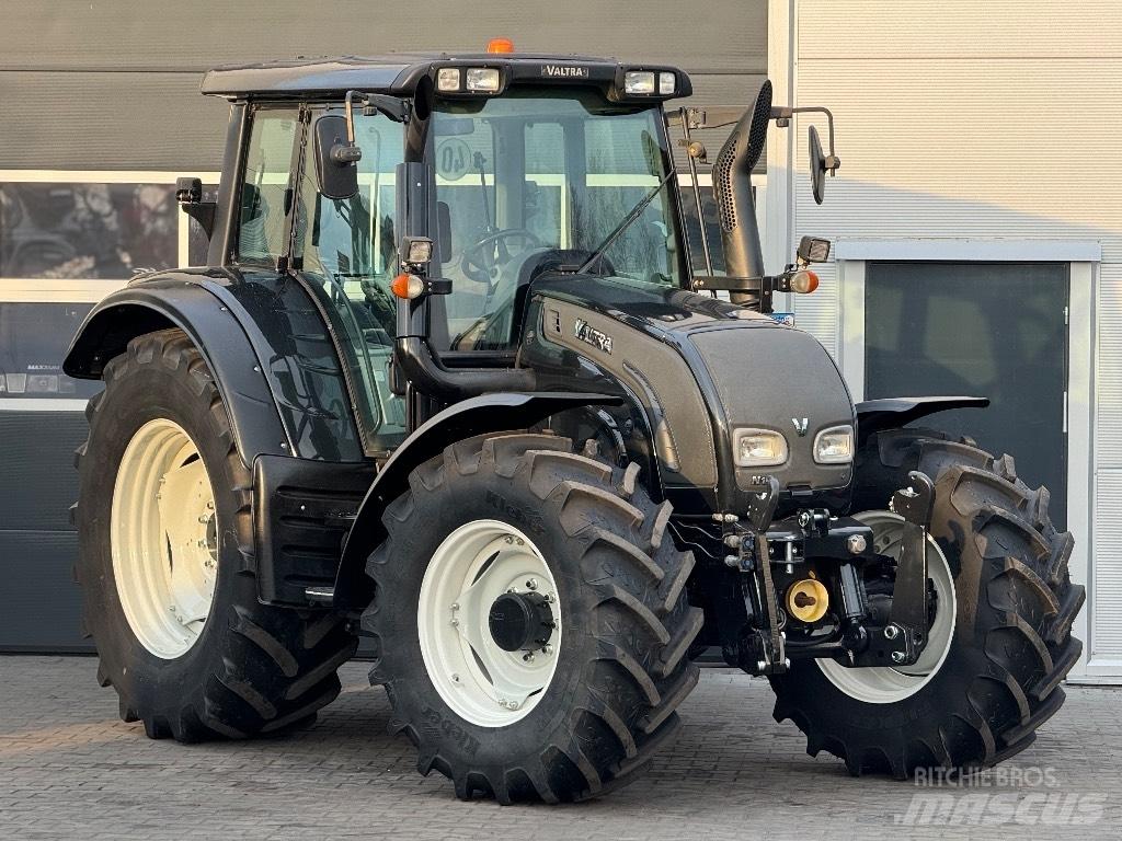 Valtra N 122 V Traktori