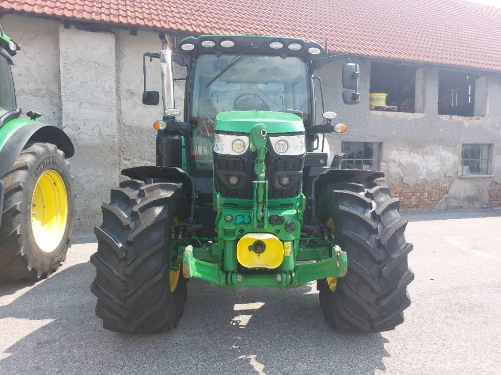 John Deere 6130R Traktori