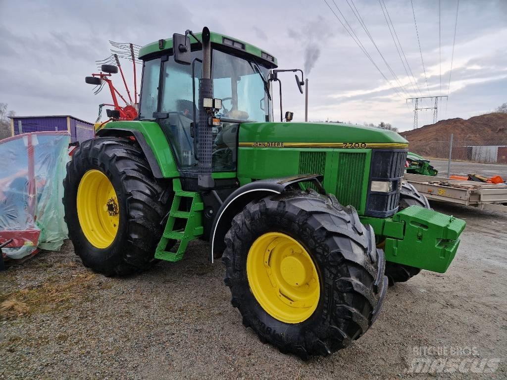 John Deere 7700 Traktori