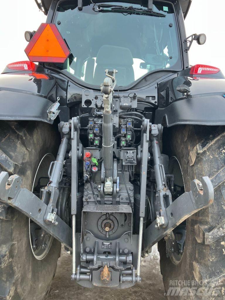 Valtra Q305 Traktori
