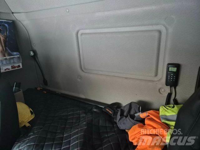 Scania R 560 Rol kiper kamioni sa kukom za podizanje tereta