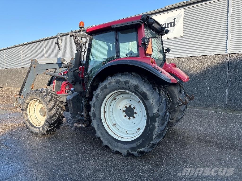 Valtra N 143 Traktori