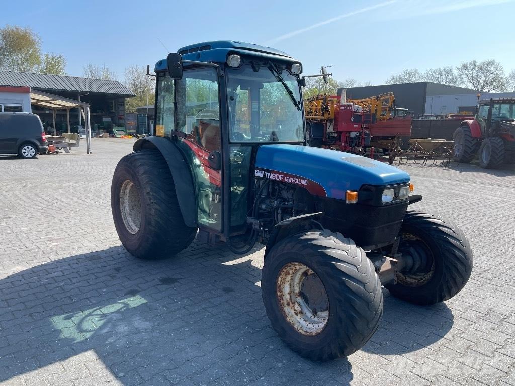 New Holland TN 90 F Traktori