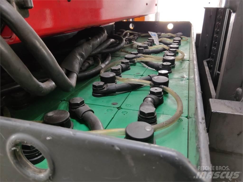 Linde R25F Viljuškari sa 4-stranskim dohvatom