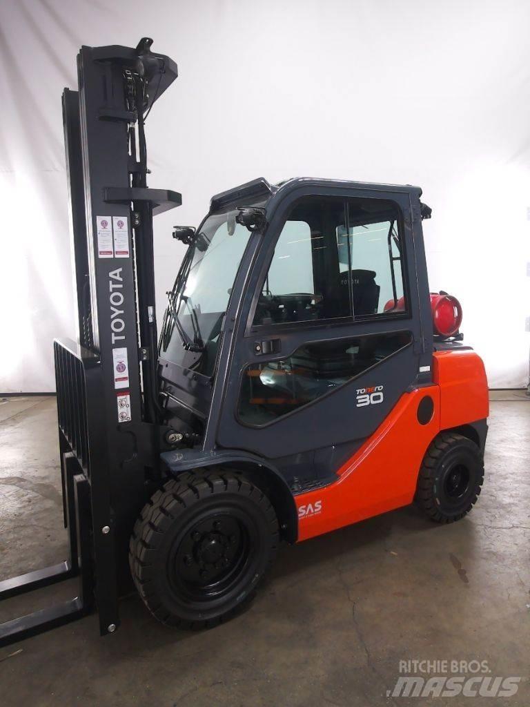 Toyota 02-8FGF30 Plinski viljuškari