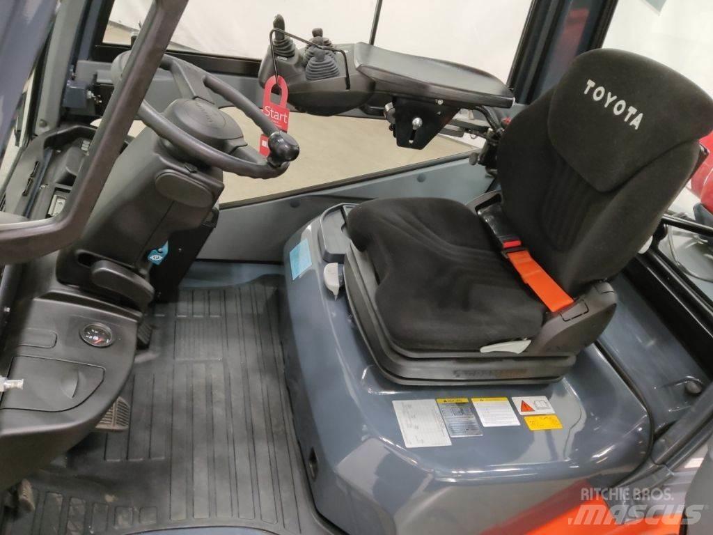 Toyota 02-8FGF30 Plinski viljuškari
