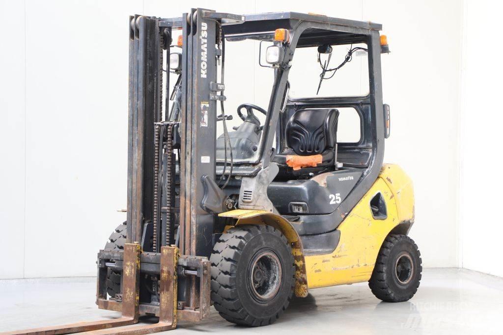 Komatsu FD25T-17 Dizelski viljuškari