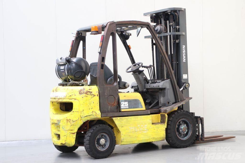 Nissan UD02A25PQ Plinski viljuškari
