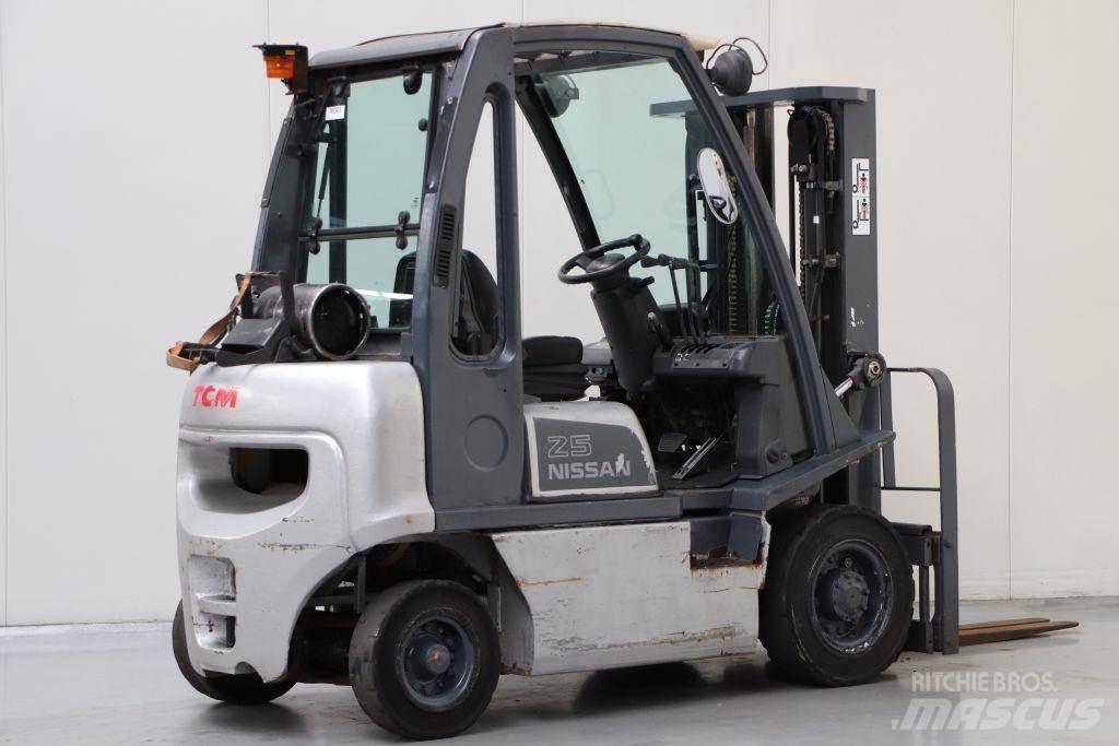 Nissan UD02A25PQ Plinski viljuškari