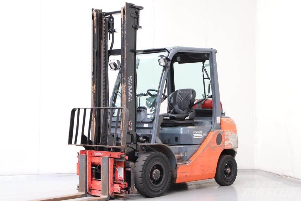 Toyota 02-8FGF25 Plinski viljuškari