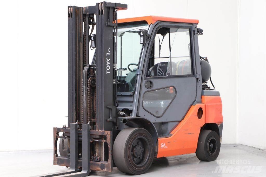 Toyota 02-8FGF30 Plinski viljuškari