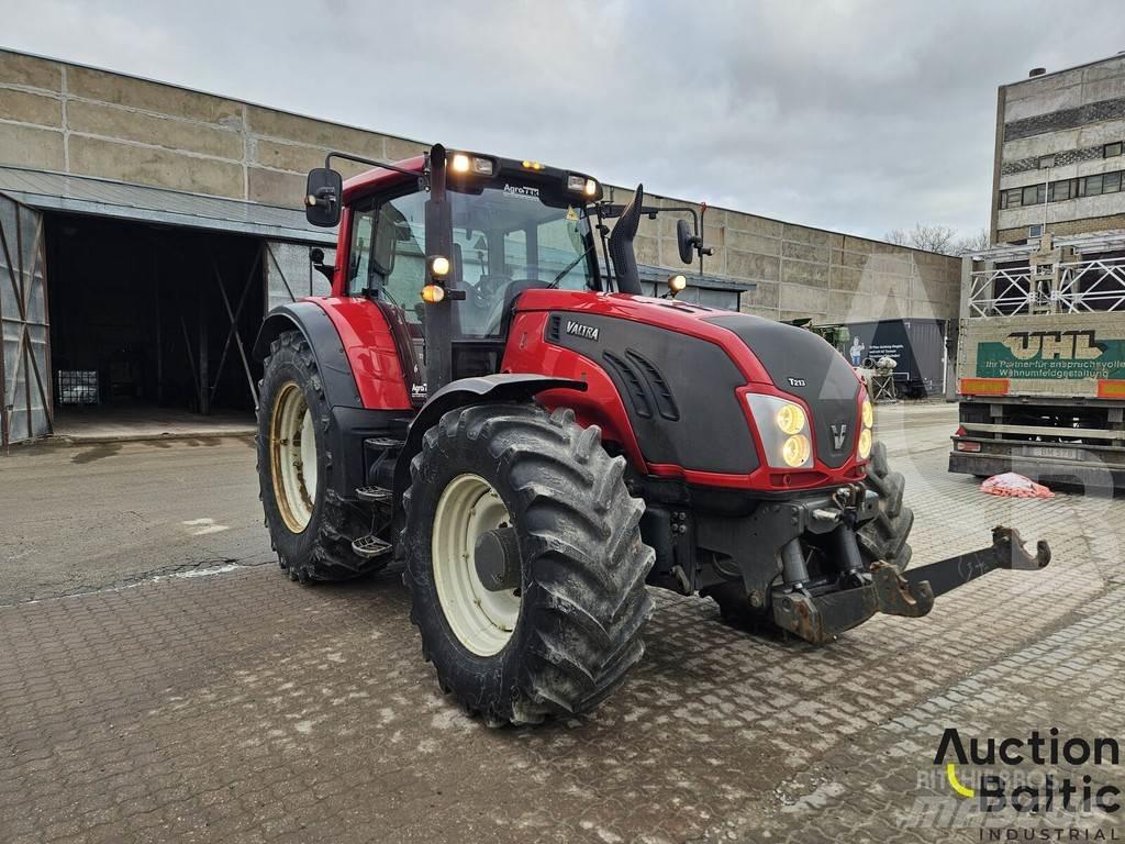 Valtra T213V Traktori