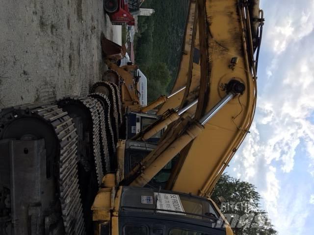 Komatsu 450 Bageri guseničari